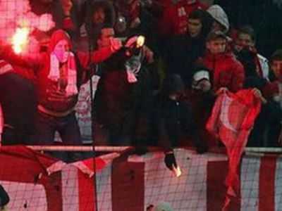 Rus taraftarlar Türk Bayrağı'nı ateşe verdi