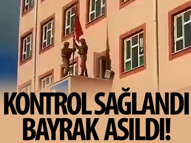 Derik'de kontrol sağlandı, Türk bayrağı okula tekrar asıldı