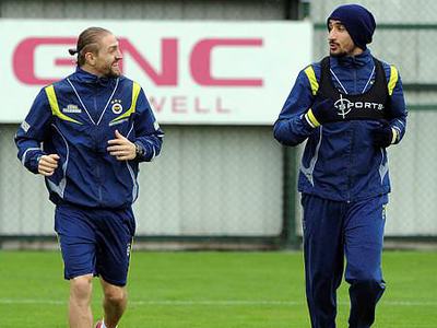 Caner'den sözleşme resti!
