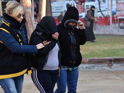 Analı kızlı fuhuş çetesi çökertildi