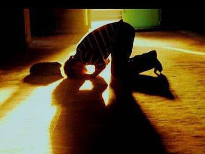2 saat içinde 3 vakit namaz kılıyorlar