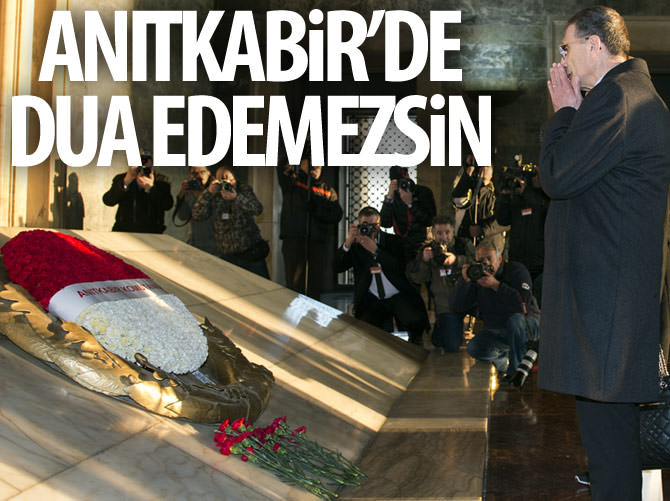Aziz Sancar Anıtkabir'de dua etti, hakaret yedi!