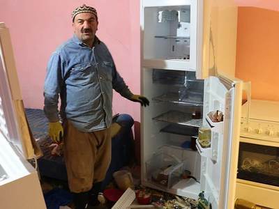 Erzurum'da aç kalan ayı girdiği evi talan etti