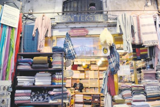 Kapalıçarşı'dan giyiniyorlar - 1
