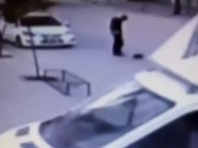 Bombaya tekme attı!