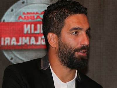 Arda Turan sette kaza geçirdi
