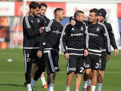 Beşiktaş'ta iki ayrılık resmen açıklandı