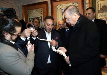 Erdoğan'a tesbih hediye edildi