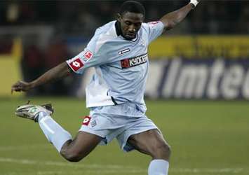 Ünlü futbolcu nehir kıyısında ölü bulundu