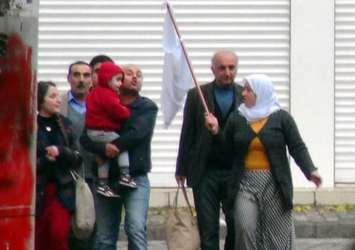 Cizre'den halkın beyaz bayrak açıp kaçışı sürüyor