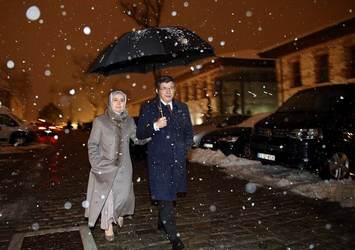 Başbakan Davutoğlu eşiyle gezintiye çıktı