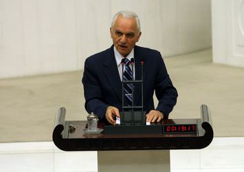 AK Parti'de Yaşar Yakış'a ihraç