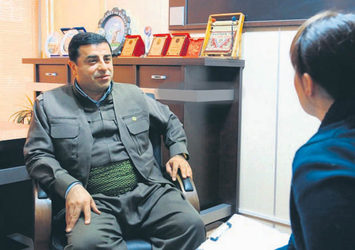 Selahattin Demirtaş'tan hendek kazanlara övgü