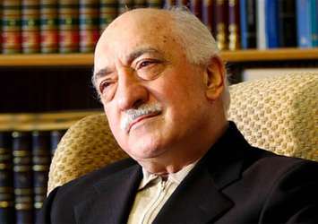 İzmir'de, Gülen'in ilk derneğine baskın