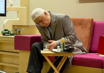 Gülen’in barakasını ağlama duvarı yaptılar