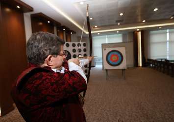 Başbakan Davutoğlu ok attı