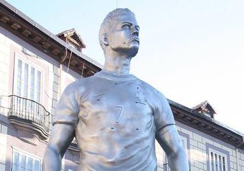 Ronaldo heykeline 'Messi' saldırısı