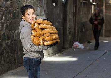 Bir paket sigara 10 ekmeğe bedel