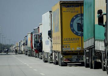 Kapıkule'de 2,5 kilometrelik tır kuyruğu oluştu