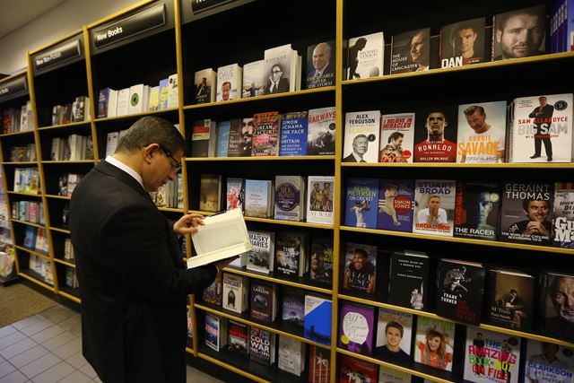 Davutoğlu kitapları görünce dayanamadı - 2