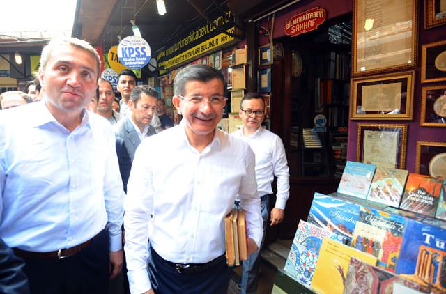 Davutoğlu kitapları görünce dayanamadı - 3