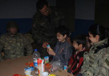 Sur'da 5 kişilik aile kurtarıldı