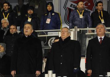 Aziz Yıldırım soyunma odasına indi!