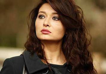 Nurgül Yeşilçay'ın PKK renklerine tepki yağdı