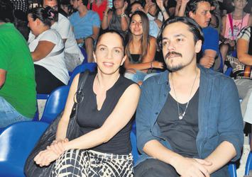 52'lik Sertab Erener anne oluyor