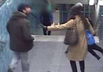 Metroda hırsız dehşeti! Kadına tekme tokat saldırdı!