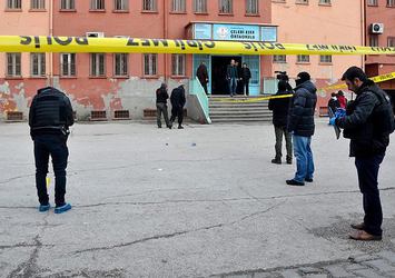 Diyarbakır'da karne almaya gelen öğrencilere bombalı saldırı