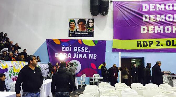 HDP 2. Olağan Kongresi'nde Atatürk posteri - 6