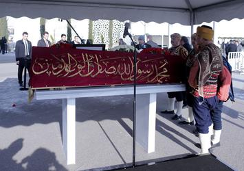 Mustafa Koç'un tabutunda Osmanlı sancağı