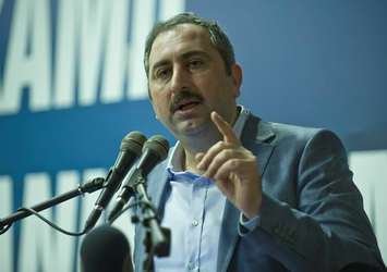 Gül: Size etek giydirip gezdiririz ama bu ülkeyi böldürmeyiz