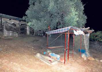 10 aylık bebeğini baltayla öldürdü!