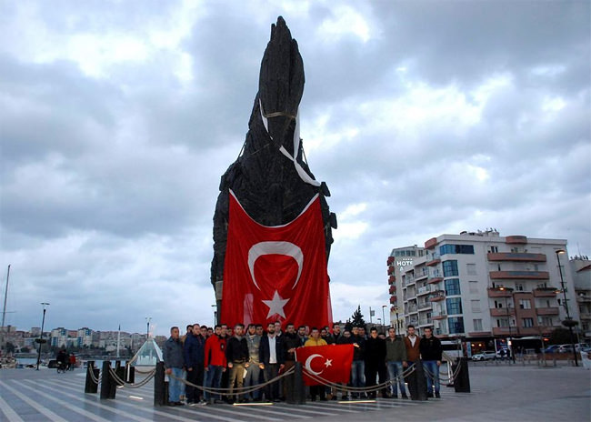 Truva Atı'na beyaz fulara 'Türk bayraklı' tepki - 1