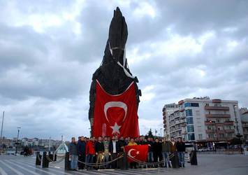 Truva Atı'na beyaz fulara 'Türk bayraklı' tepki