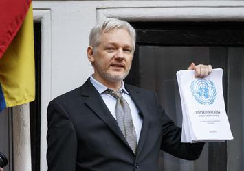 Assange'ın yüzü güldü