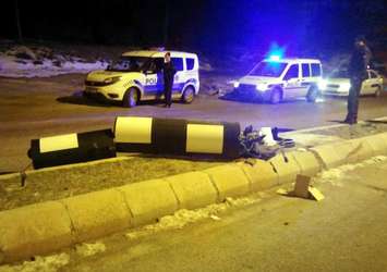 Cezaya kızdı traktörle radar kulesini ezdi