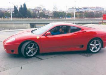 Vurgun parasıyla 'Ferrari'li günler