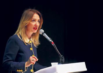 CHP'deki poster krizinde taraflar birbirine girdi