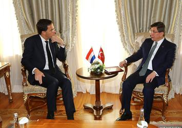 Başbakan Davutoğlu, temaslarda bulunmak üzere Hollanda'da