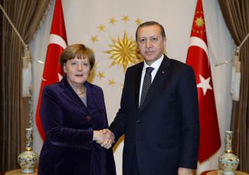 Rusya'dan Merkel'e tehdit: Kelimeleri dikkatli seç