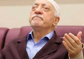 Gülen liberal gazetecileri paraya boğdu