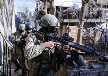 Cizre'de 40 terörist daha...