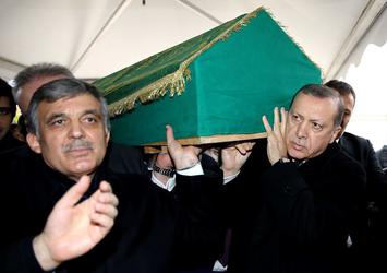 Abdullah Gül'ü acı gününde devletin zirvesi yalnız bırakmadı