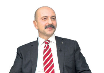 İpek'in damadı kayyuma arabayla çarptı!