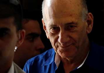 İsrail eski Başbakanı Ehud Olmert cezaevine girdi