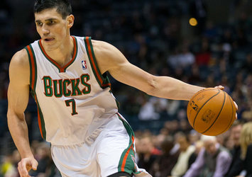 Ersan İlyasova Magic'e takas edildi