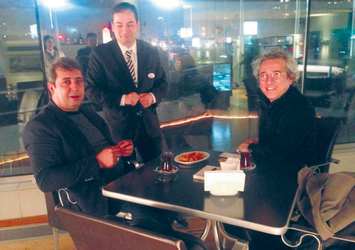 Can Dündar MİT TIR’larını manşet yaptı, villasını sattı!